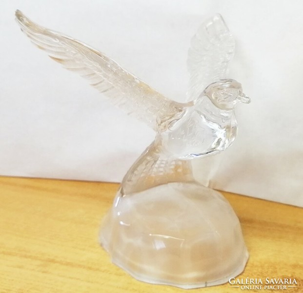 Crystal dove sculpture on a matte plinth from the French cristal d'arques manufactory