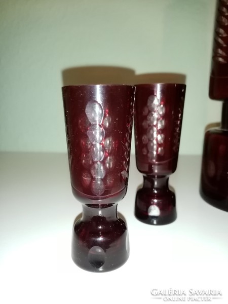 Lip burgundy polished liqueur with 6 glasses