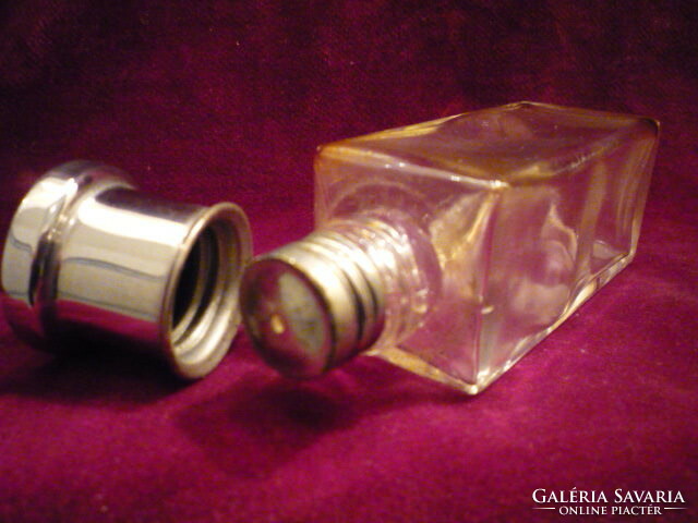 Fém tetejű szögletesre csiszolt pipere üveg 190130/007