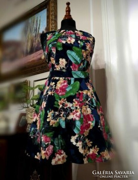 Karen millen size 36 cotton dress with Asian flowers
