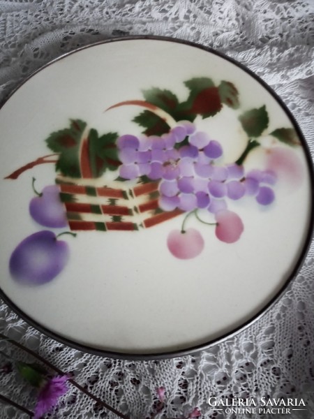 28 Cm earthenware coaster with insert.