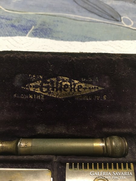 Old Gillette travel razor