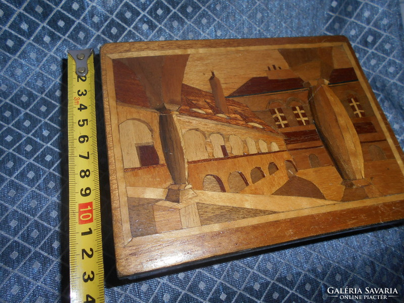 Wooden box - with inlaid decoration - lockable with a key - unpainted real wood inlay