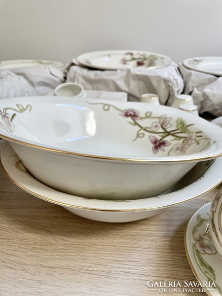 New Zsolnay spring dinner set complete with 71 pieces