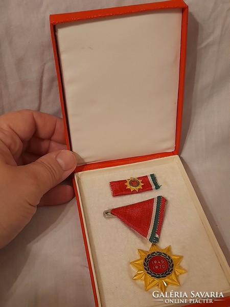 Liberation award jubilee commemorative medal, socialist souvenir, with award paper