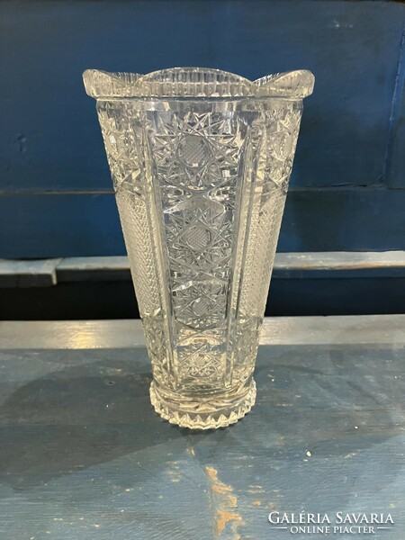 Ólomkristály váza, magassága 19 cm