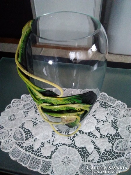 Iparművész üveg váza bőrhatású elegáns szinkompozícióval, közepén csigával!