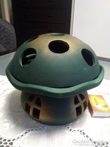 Retro green ceramic mushroom-shaped house with candle and essential oil holder, for Christmas!