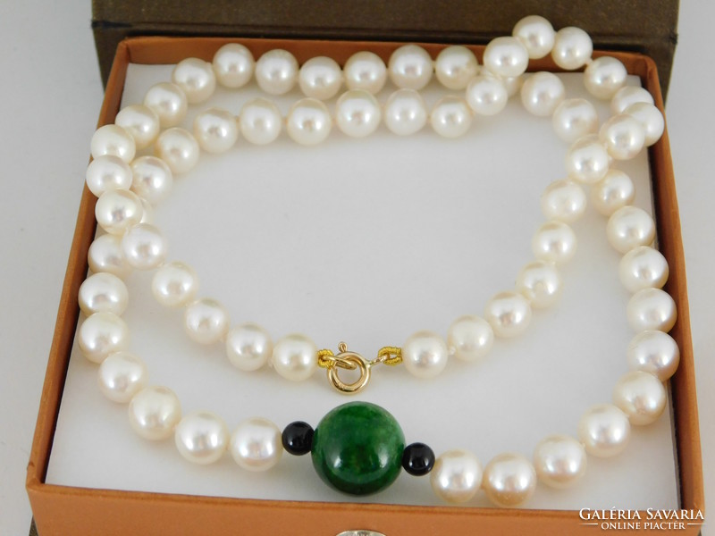 Pearl necklace with jade stone and black agate 14k gold
