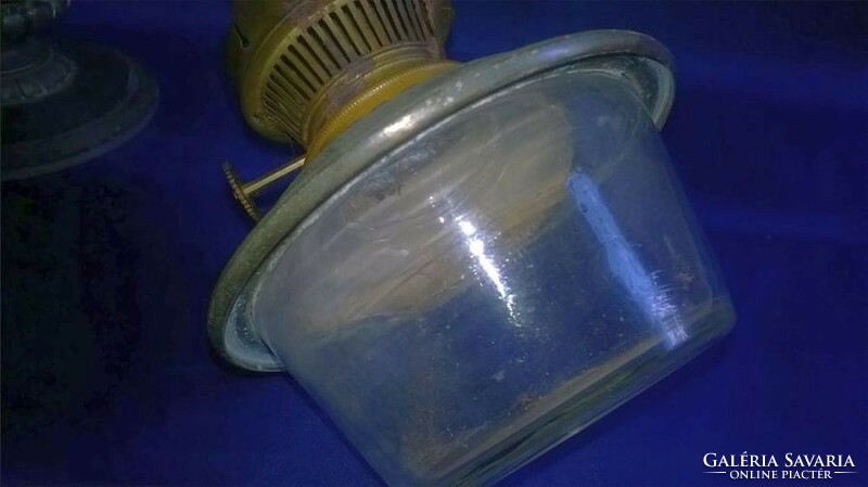 Antik petróleumlámpa , cilinder nélkül 1.