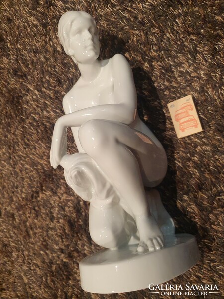 Nude porcelain bathing girl from Herend, large size, flawless