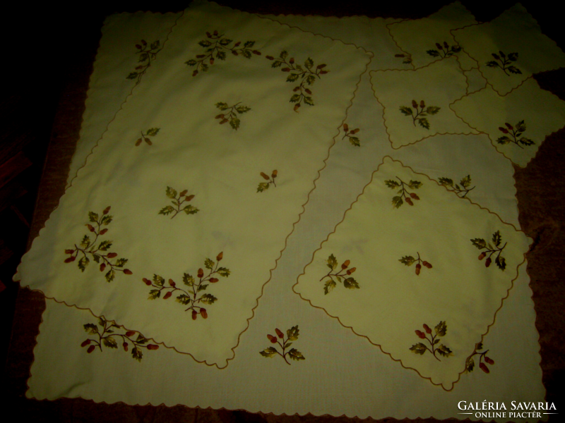 Embroidered acorn set tablecloth 7 pieces