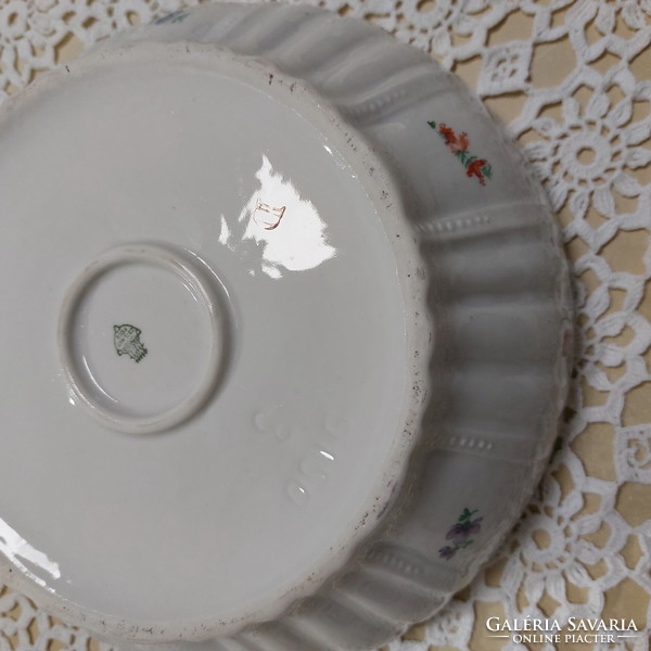 Zsolnay porcelán kisvirágos pogácsás tál, falra akasztható