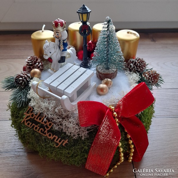 Advent wreath with nutcracker and sleigh figures