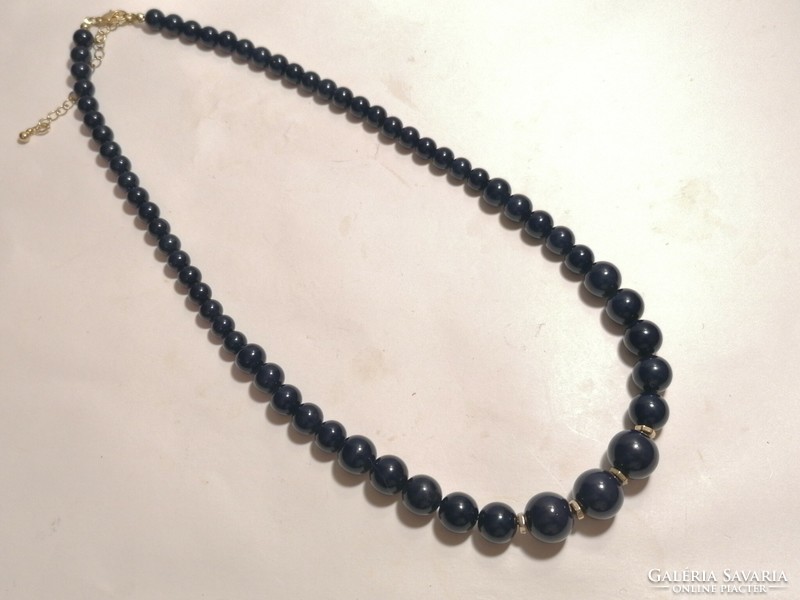 Dark blue string of pearls (847)