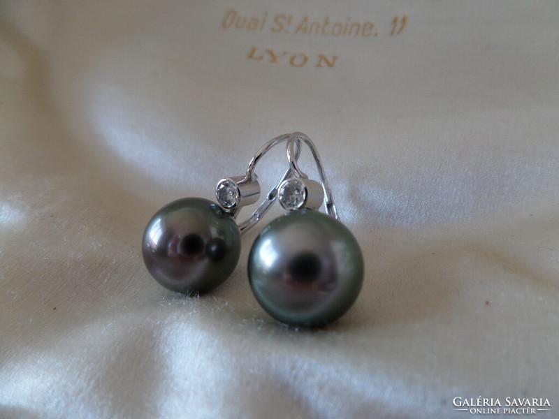 Pair of white gold Tahitian pearl-brille earrings