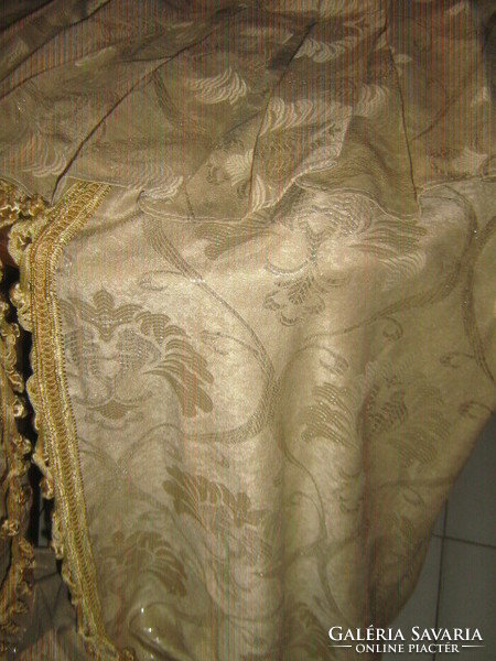 Meseszép vintage óarany színű barokk mintás drapériás középen aranyrojtos selyembrokát függöny