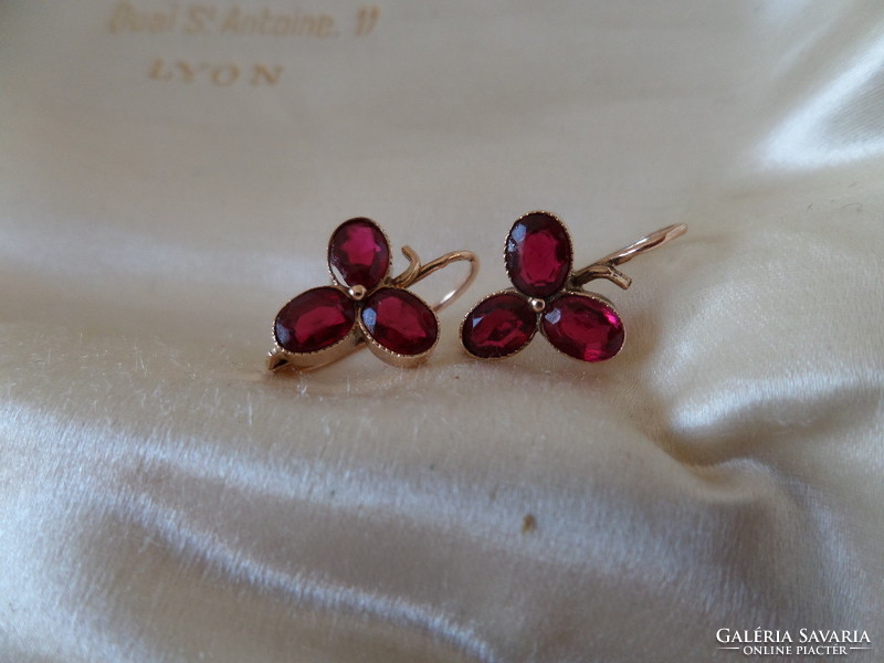 Antique gold clover earrings with a pair of red glass stones