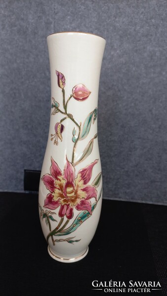 Zsolnay szignált halvány krémszínű,hariszosmázas porcelán váza, kézi festésű orchideás aranyozott