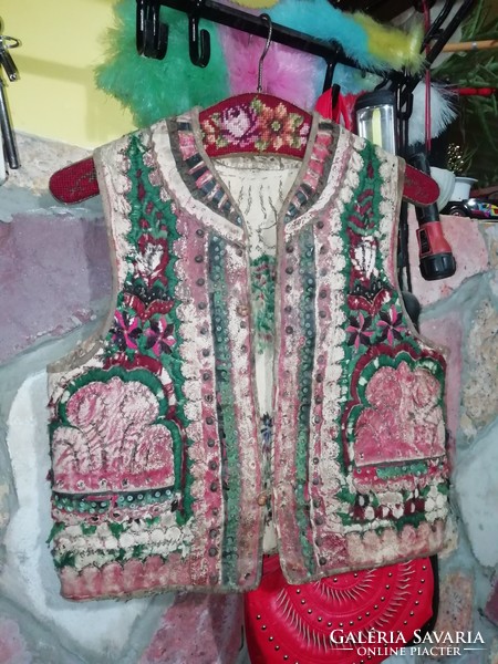 Antique folk waistcoat is in the condition shown in the pictures