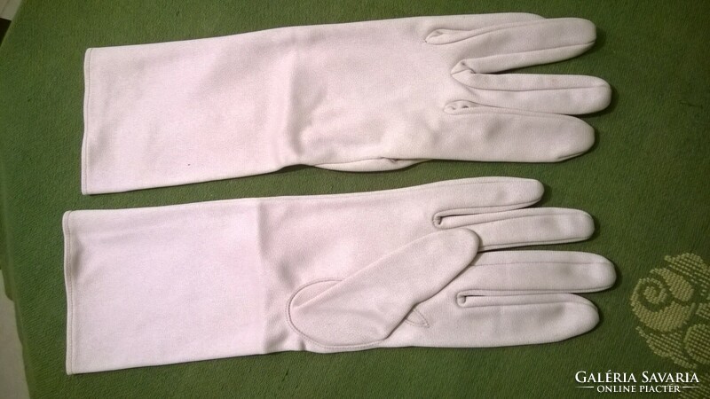 Antique prom gloves from the early 1900s - in perfect condition