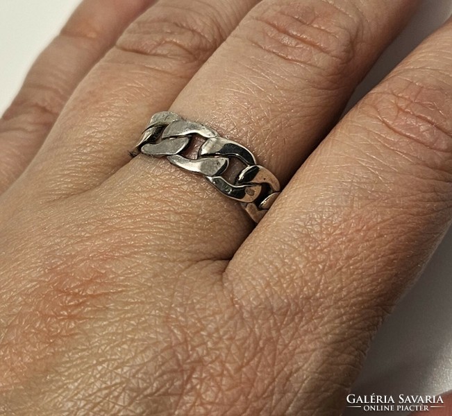 Unisex silver ring with a special chain link pattern