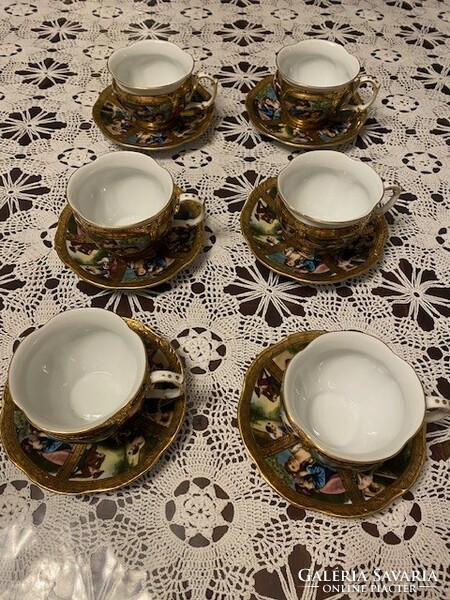 Meisseni stílusú porcelán teáskészlet jelenetes mintával.