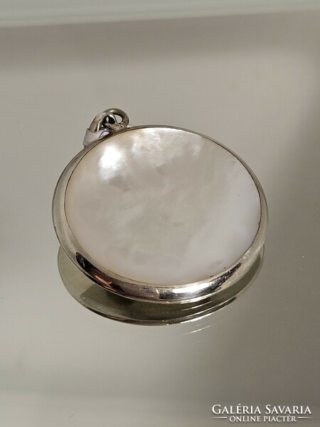 Solid silver pendant with beautiful shell inlay