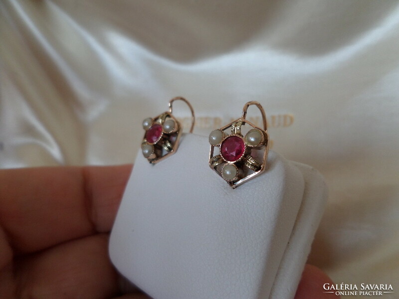 Pair of antique gold earrings with synthetic red stones and pearls
