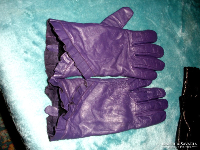 Ruffled purple genuine leather gloves