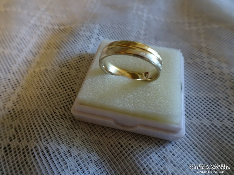 Gold ring 1 pair.