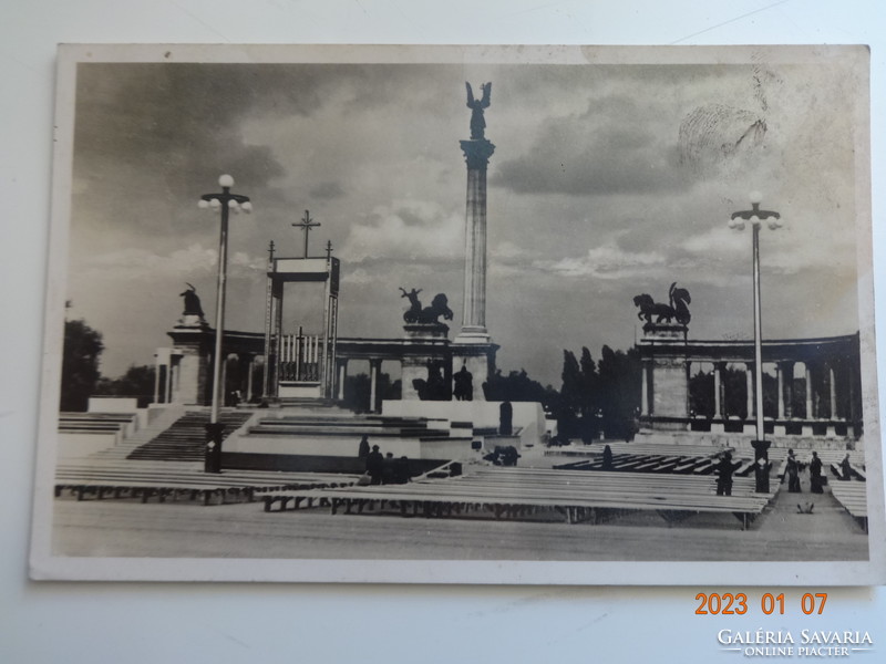 Régi képeslap: Budapest, 1939. évi XXVIII. Országos katholikus naggyülés oltára a Hősök t