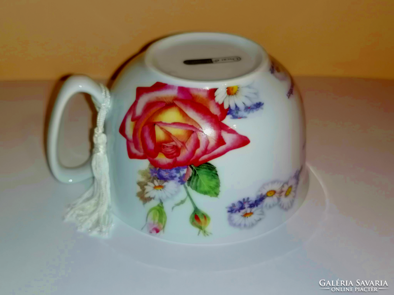 Wonderful rose cup, thanks to your grandmother!