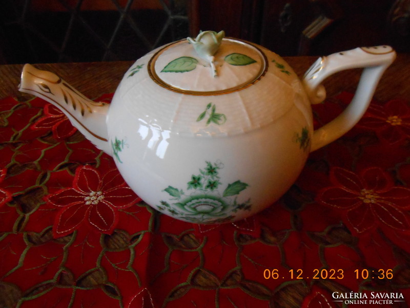 Nanking pattern tea spout from Herend