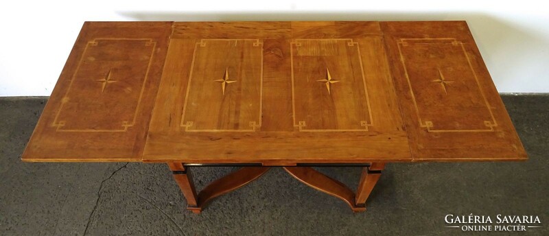 1I905 Antique Marquetry Braided Cherry Wood Openable Dining Table. (1780-1800)
