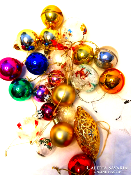 21 colorful Christmas tree ornaments