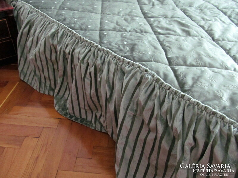 Vastag ágytakaró + 2 párna (190x160 + 45cm, újszerű, franciágy)