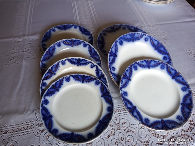 Flat cookie plates.