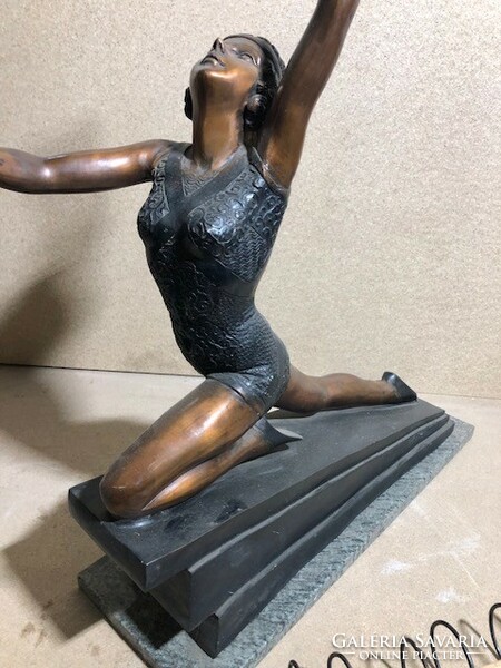 Bronze statue, art deco, size 70 x 60 cm, excellent for collectors.