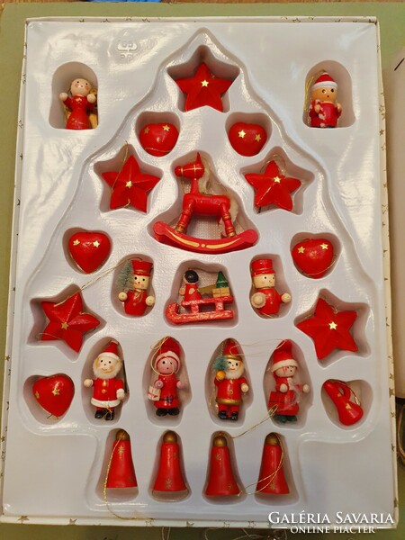Wooden Christmas tree decorations with 1 box