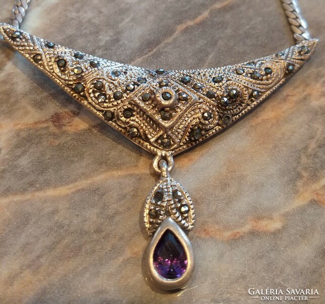 Collector's item: Collie-marked silver necklace with marcasite and amethyst stones