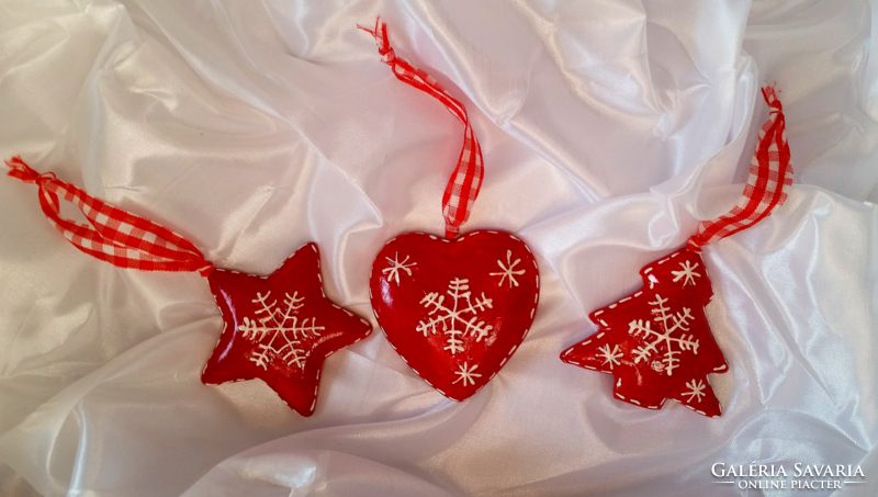 Piros kerámia karácsonyi dekoráció, szív, fenyőfa, csillag,  tradicionális stílusú karácsonyfadíszek