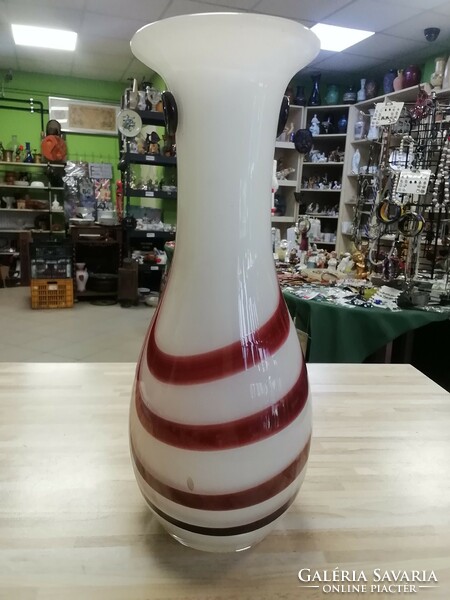 Retro milk glass vase