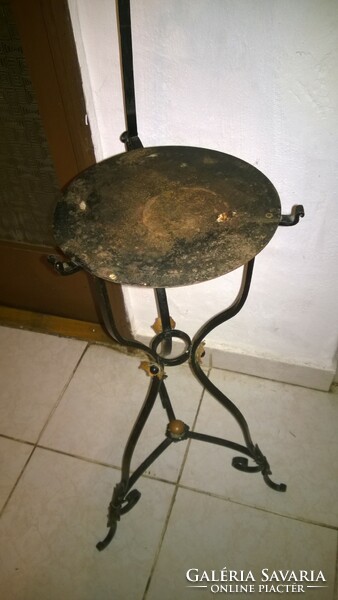 Török kávézó-teázószett kovácsoltva állványos asztalka réz kanna és melegítő tégely m 138 cm
