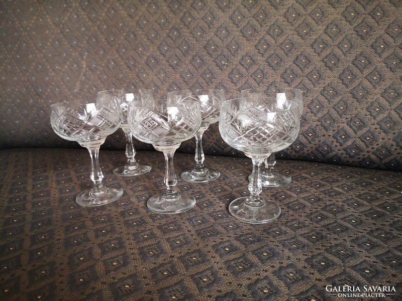 6 beautiful crystal champagne glasses