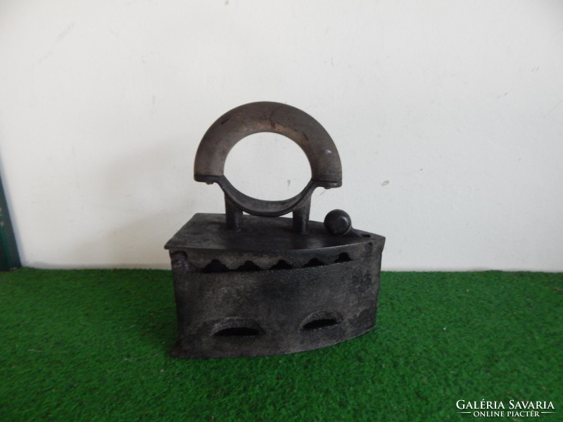 Old charcoal iron, in the condition shown in the picture, I will also post it.