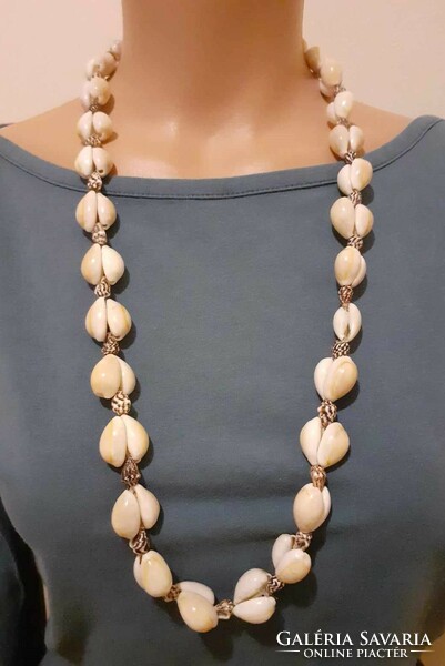 Necklace made of pointed snails