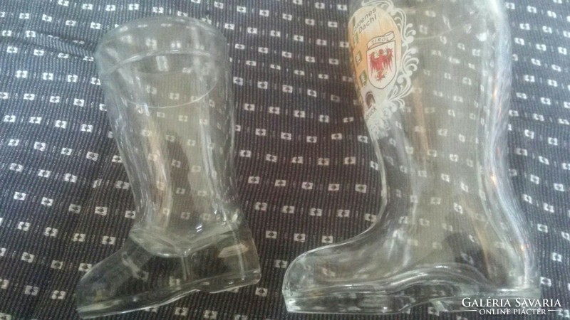 Boot-shaped short drink glasses