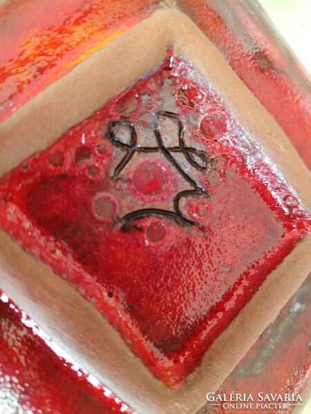 Kézműves kerámia asztali dísz, dekorációs dísztárgy - vörösen