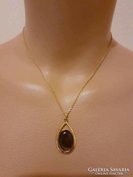 Gold-colored necklace with pendant with silk glass insert